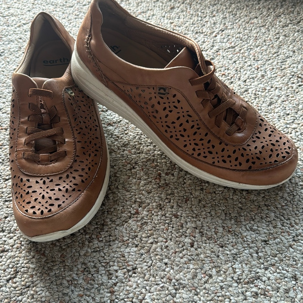 Preloved Earth Women’s Sneakers Size 12 Sand Tan Leather No Laces Slip-On Shoe